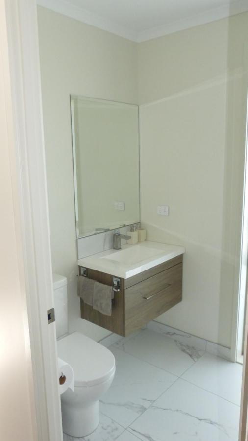 Modern Self Contained Apartment In Riverhead エクステリア 写真