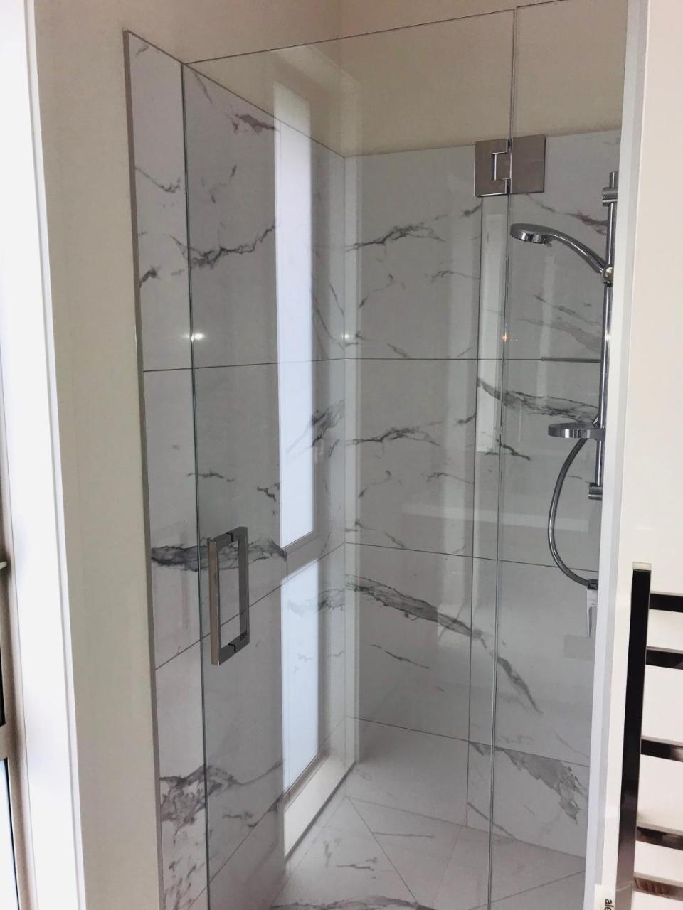 Modern Self Contained Apartment In Riverhead エクステリア 写真