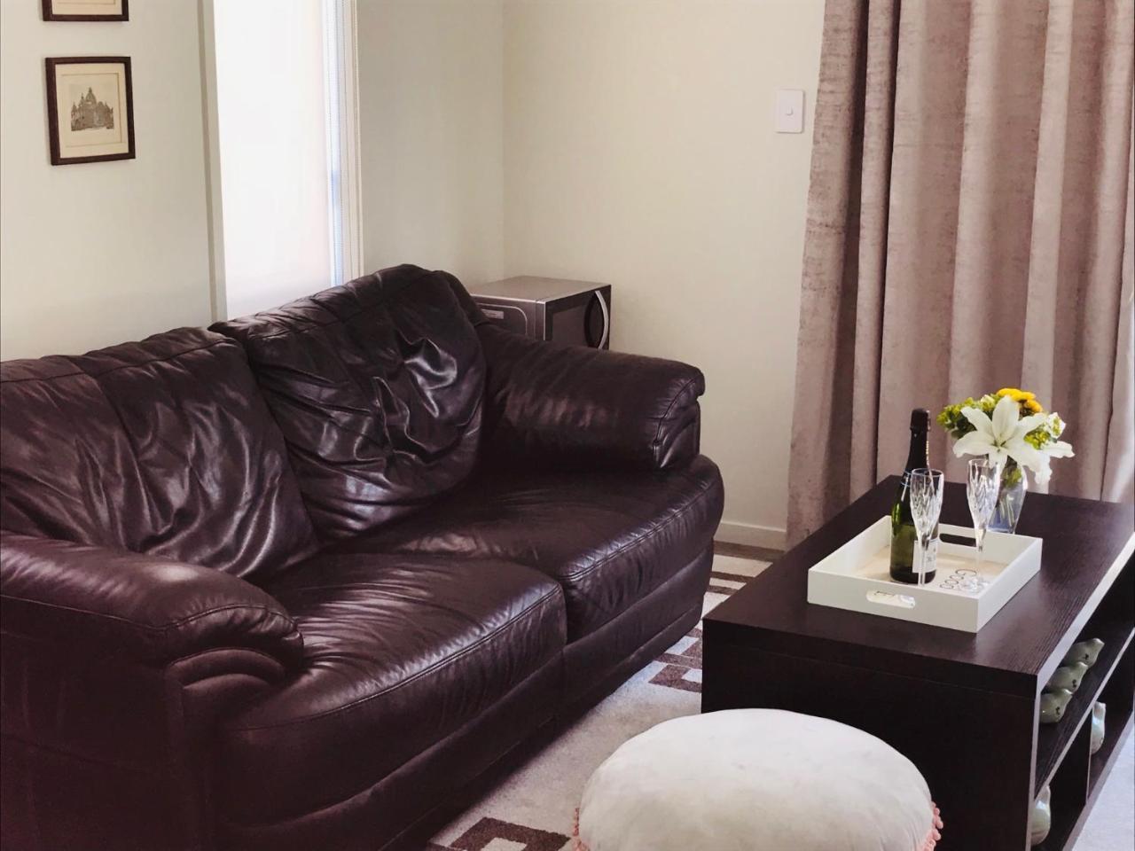 Modern Self Contained Apartment In Riverhead エクステリア 写真