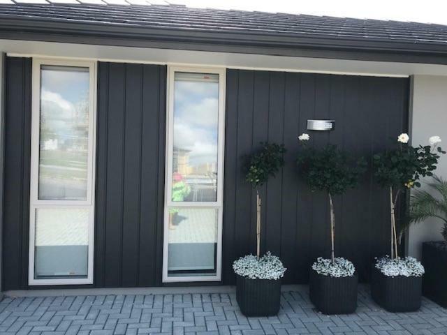 Modern Self Contained Apartment In Riverhead エクステリア 写真
